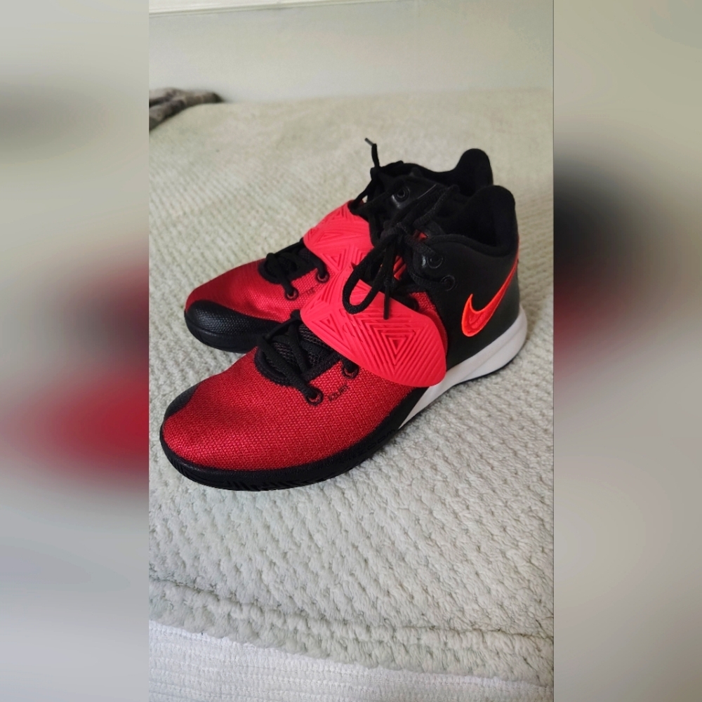 Nike flytrap 3/ size 8.5